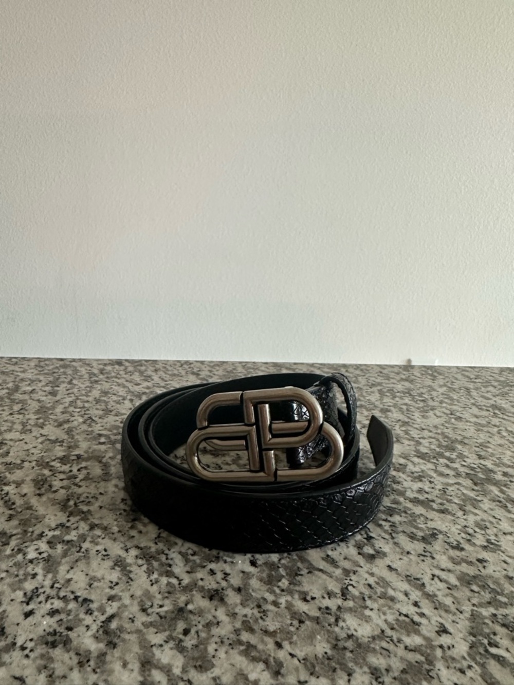 Balenciaga women’s croc effect belt size 85 🖤